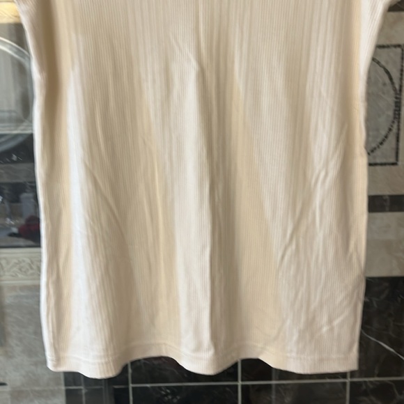 Banana Republic ivory top, size M, NWT. - Picture 3 of 6
